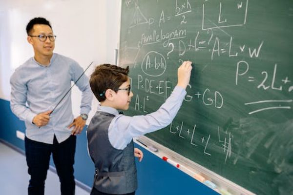 汉字八加上汉字时能变成什么字